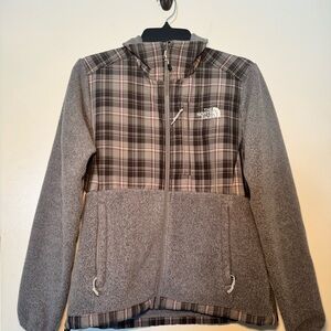 The North Face Polartec Gray Fleece Jacket with Plaid Chest - EUC Size Small